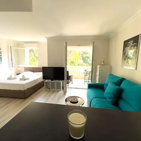 Apartment Avec Terrasse Et Vue Arboree